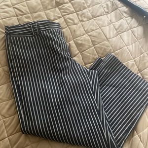 Pantology 6 black tan stopped capris worn once great for work